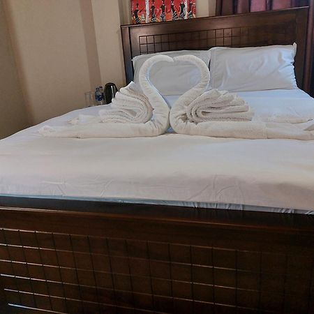 Edwin'S Airport Garden Bed & Breakfast Негомбо Екстериор снимка