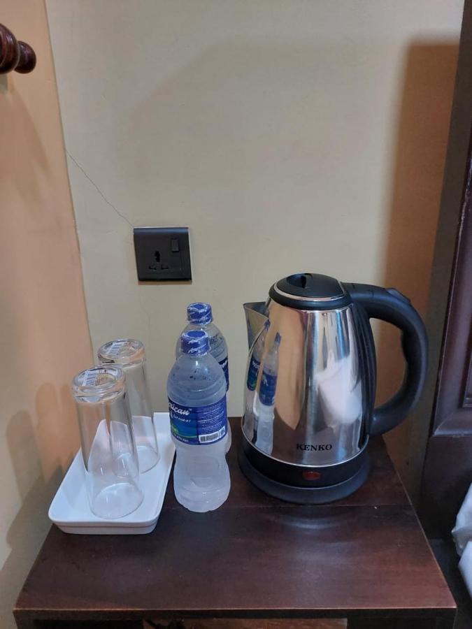 Edwin'S Airport Garden Bed & Breakfast Негомбо Екстериор снимка