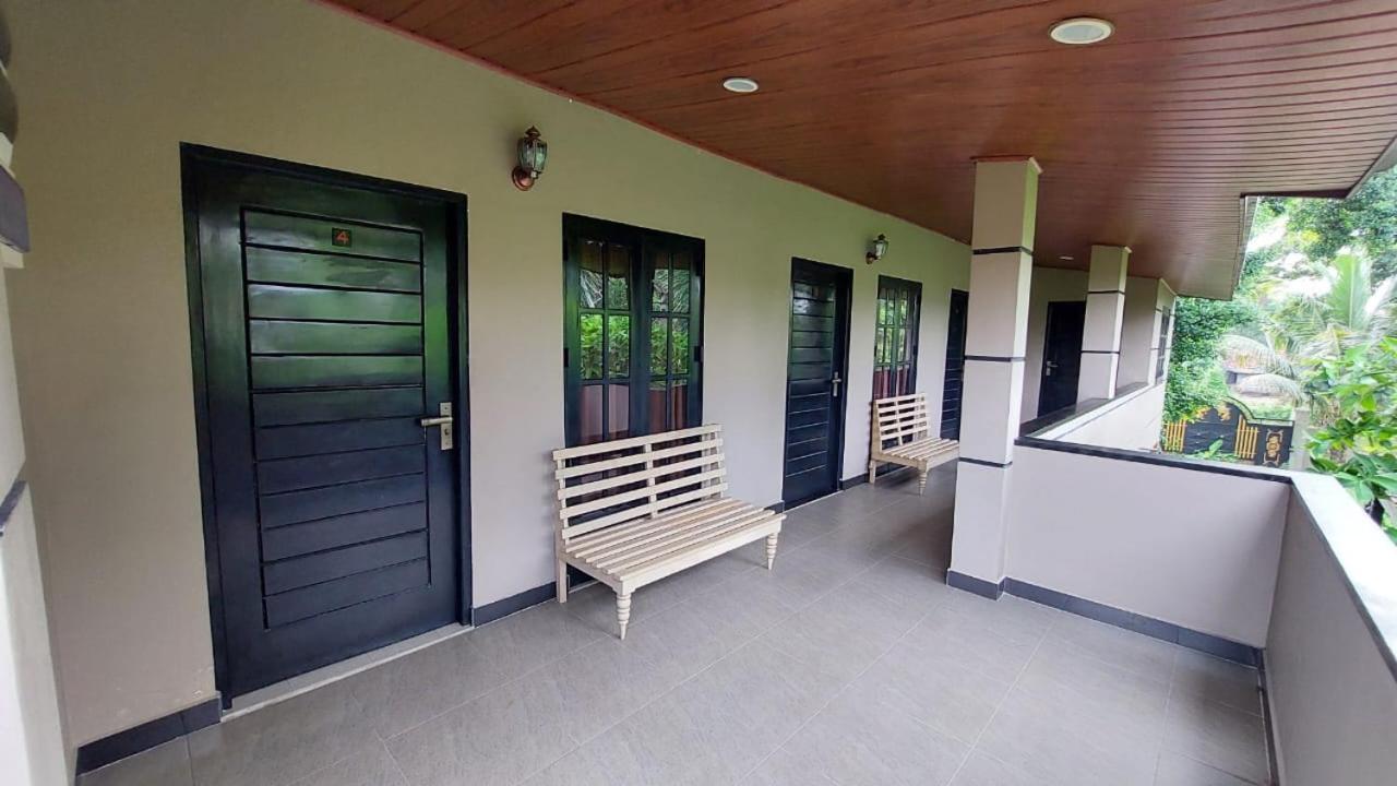 Edwin'S Airport Garden Bed & Breakfast Негомбо Екстериор снимка