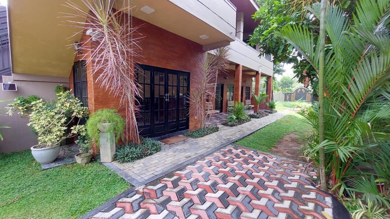 Edwin'S Airport Garden Bed & Breakfast Негомбо Екстериор снимка