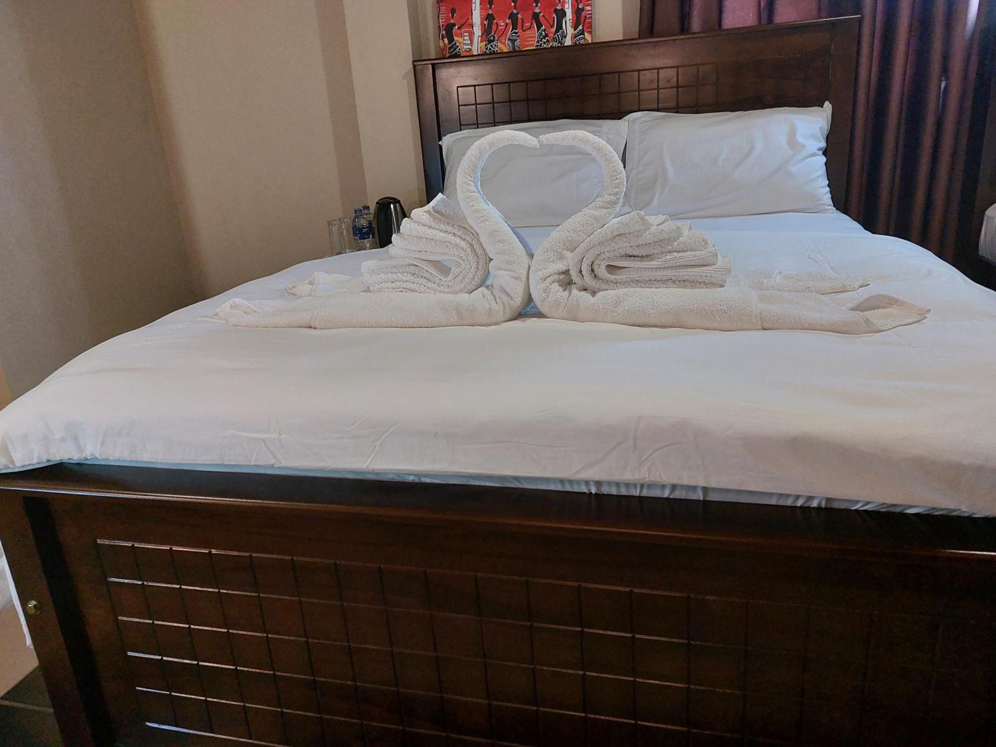 Edwin'S Airport Garden Bed & Breakfast Негомбо Екстериор снимка